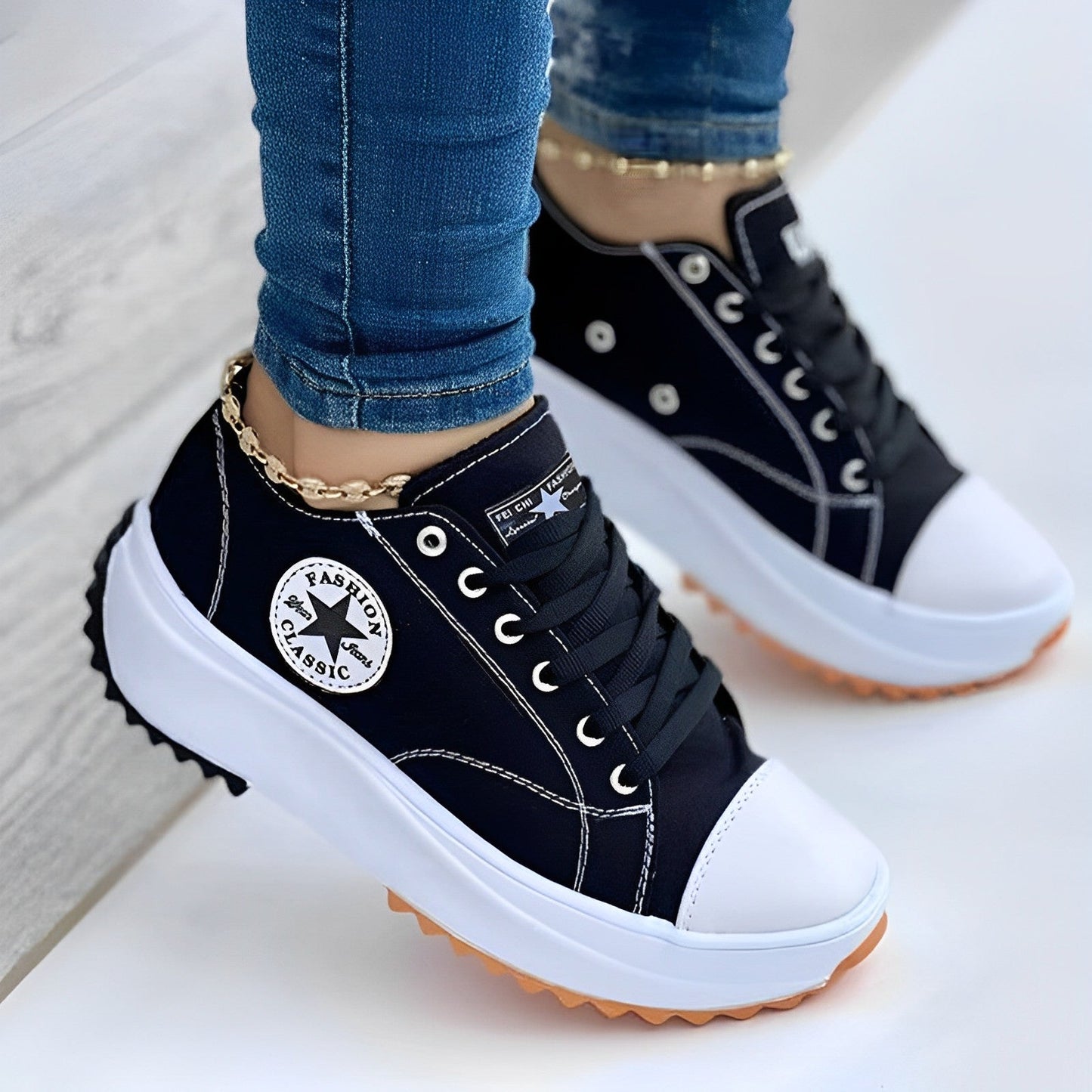 Darcy | Lace-Up trainers