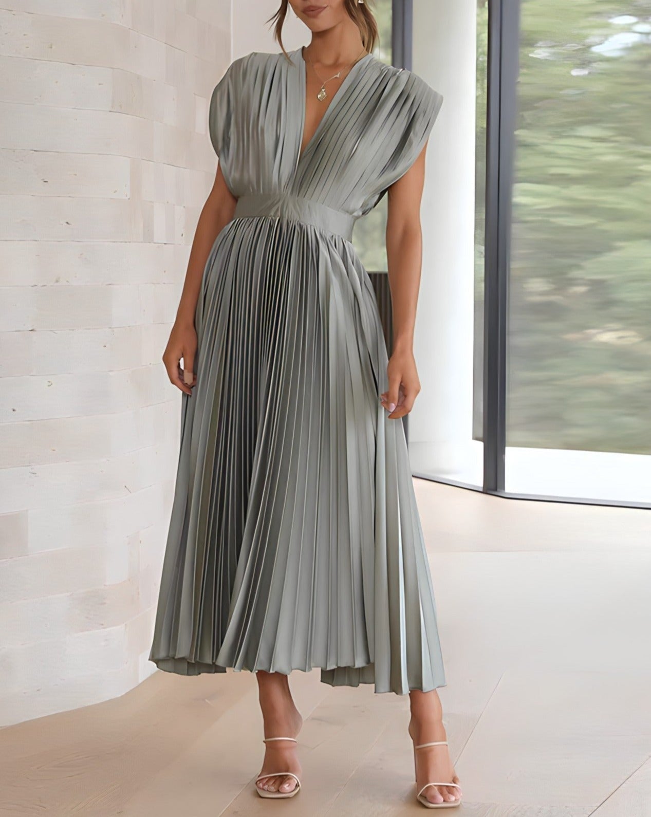 Alira | Sleeveless Pleated Midi Dress